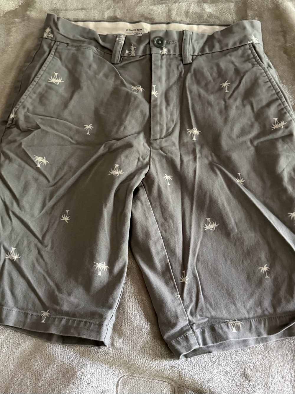 (B)Like New Old Navy Gray Palm-Print Flat Front Shorts
